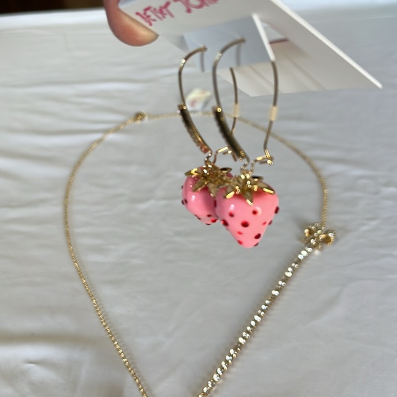 Betsey Johnson Strawberry Long Pendant Necklace & Strawberry Drop Earrings NWT - Picture 6 of 12